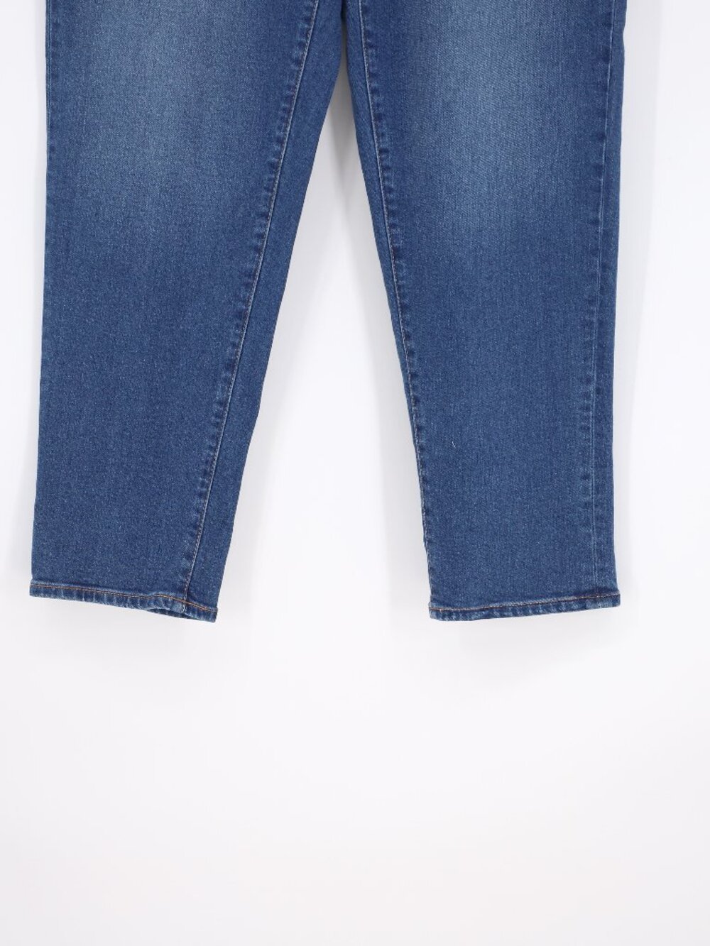 TALBOTS Everyday Relaxed Leg Jeans - Sonia Wash Size 12 - Picture 4 of 8